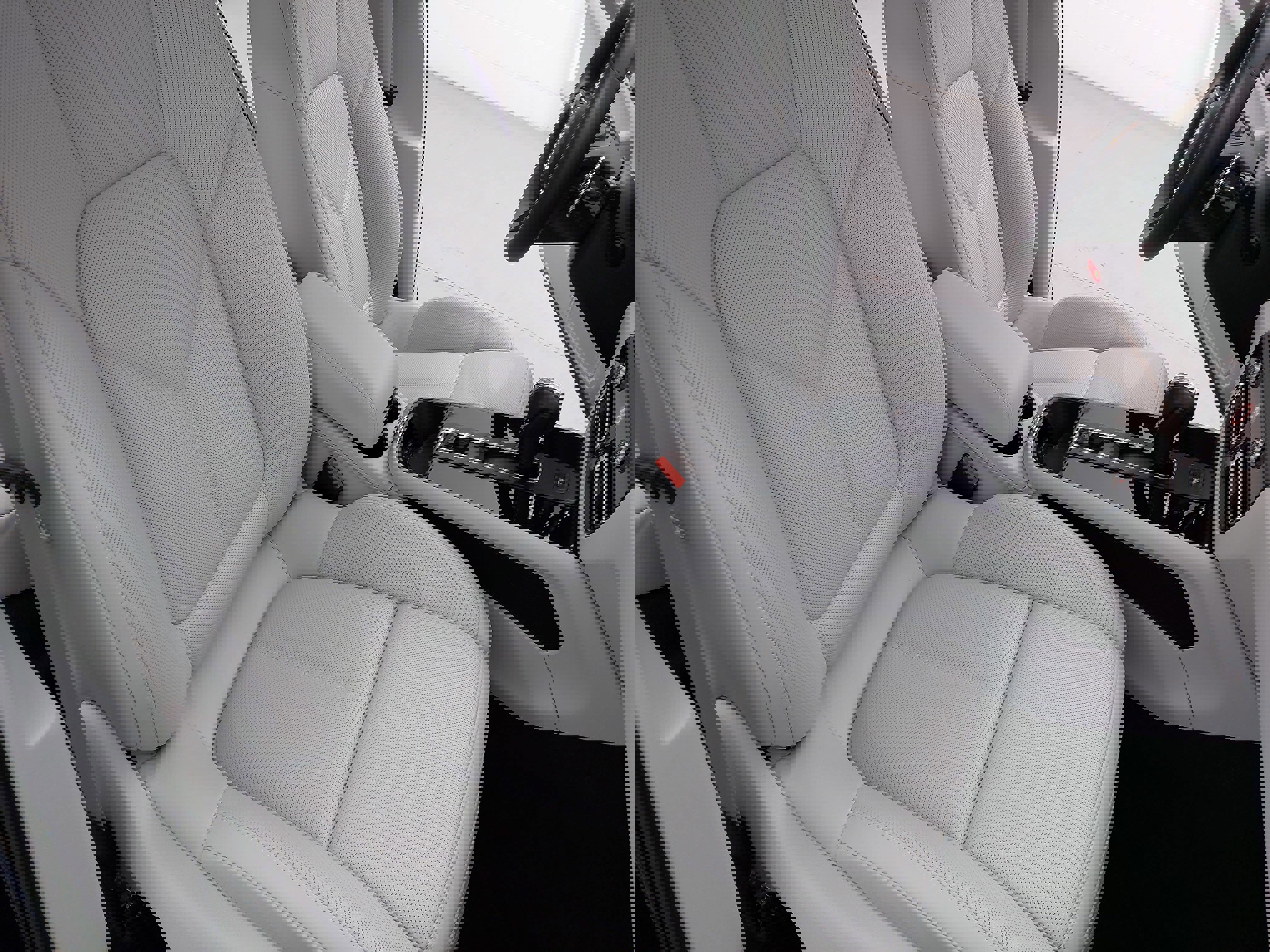 Certified 2026 Porsche Macan image 12