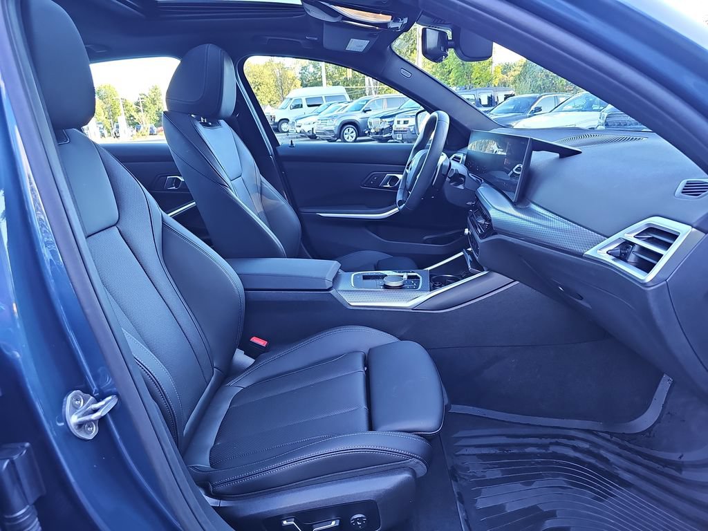 Used 2025 BMW 330i xDrive Sedan w/ M Sport Package AWD/4WD image 11