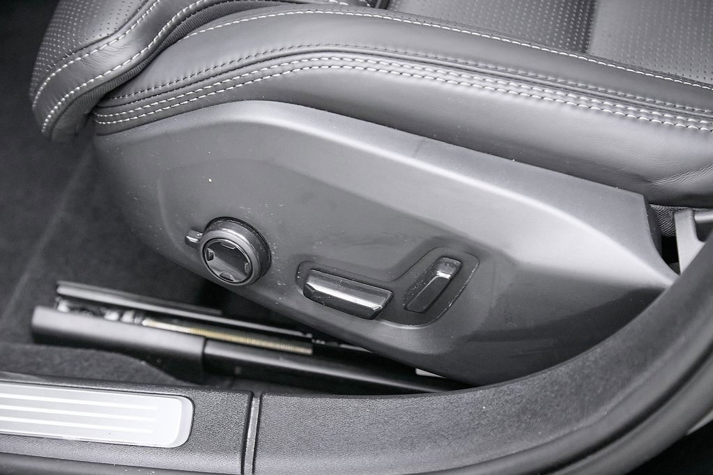 Certified 2024 Volvo V90 B6 Cross Country Ultimate image 16