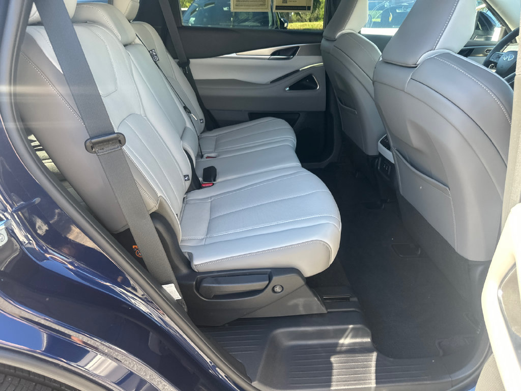 Certified 2027 INFINITI QX60 Luxe w/ Cargo Package FWD image 13