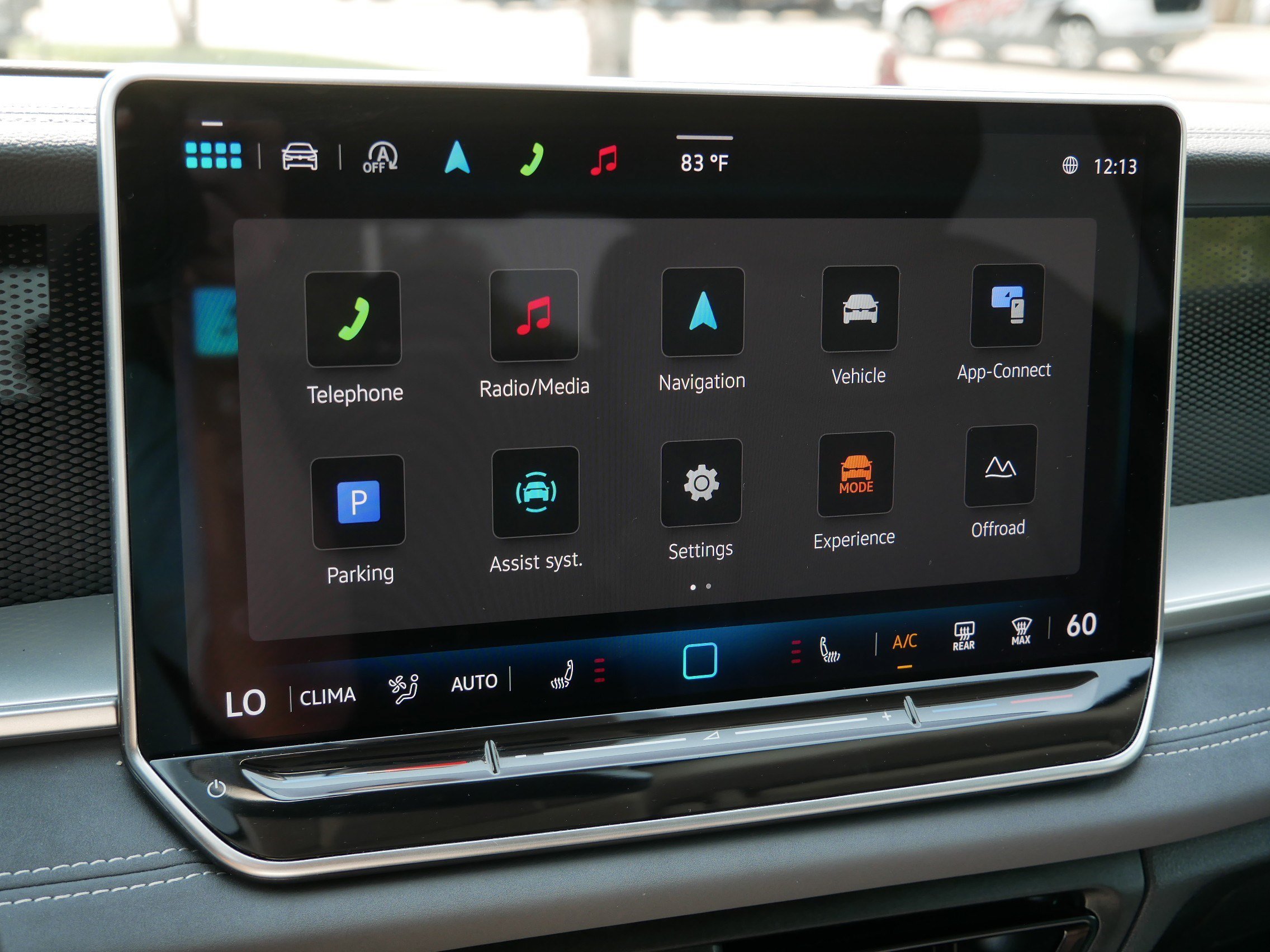 Certified 2025 Volkswagen Tiguan SE AWD/4WD image 22