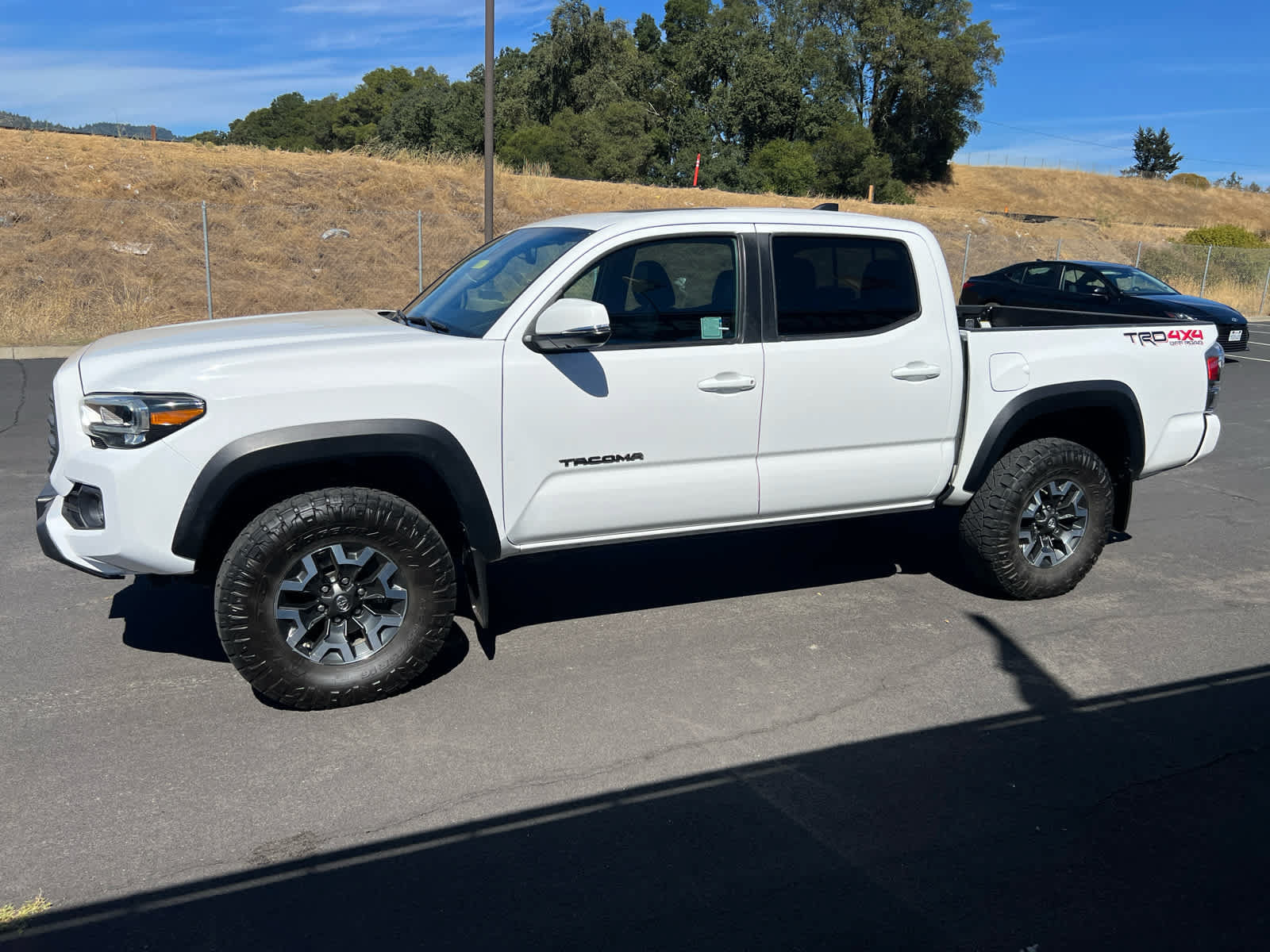 Certified 2020 Toyota Tacoma TRD Off-Road w/ TRD Premium Off Road Package AWD/4WD image 7