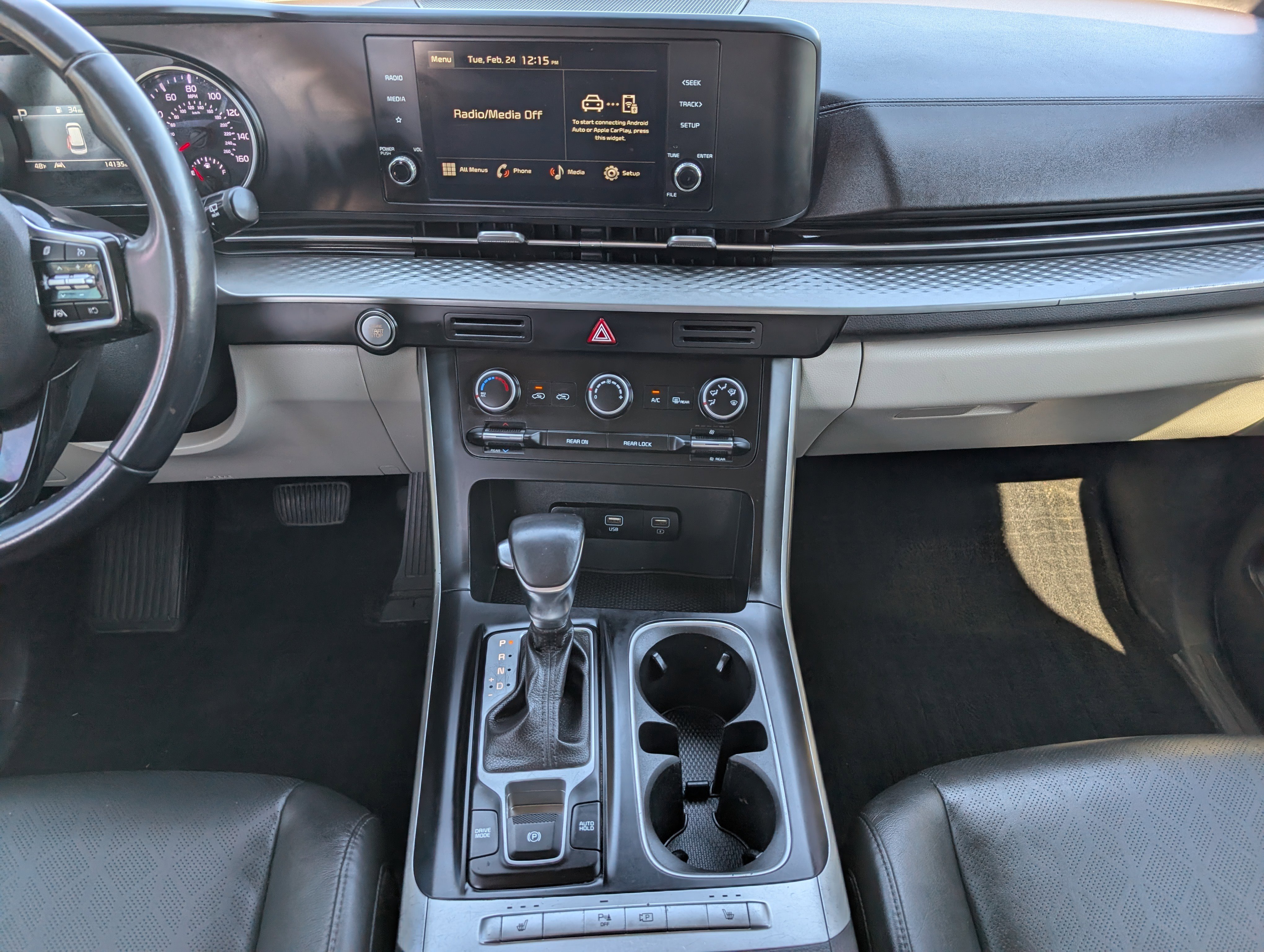 Used 2023 Kia Carnival LX image 7