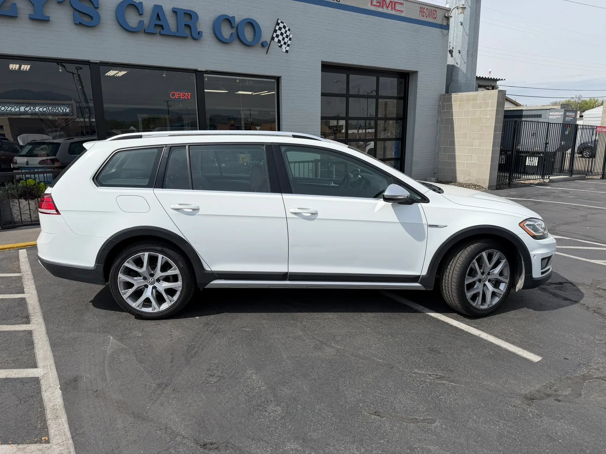 Used 2018 Volkswagen Golf Alltrack SEL image 8