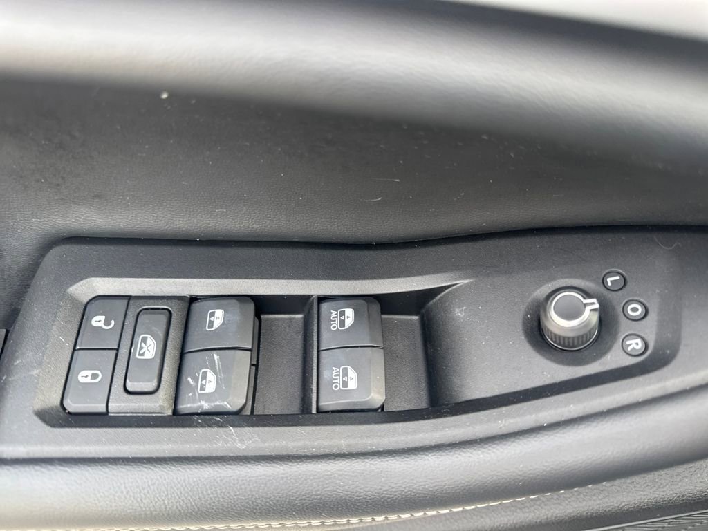 Used 2021 Jeep Grand Cherokee L Limited image 23