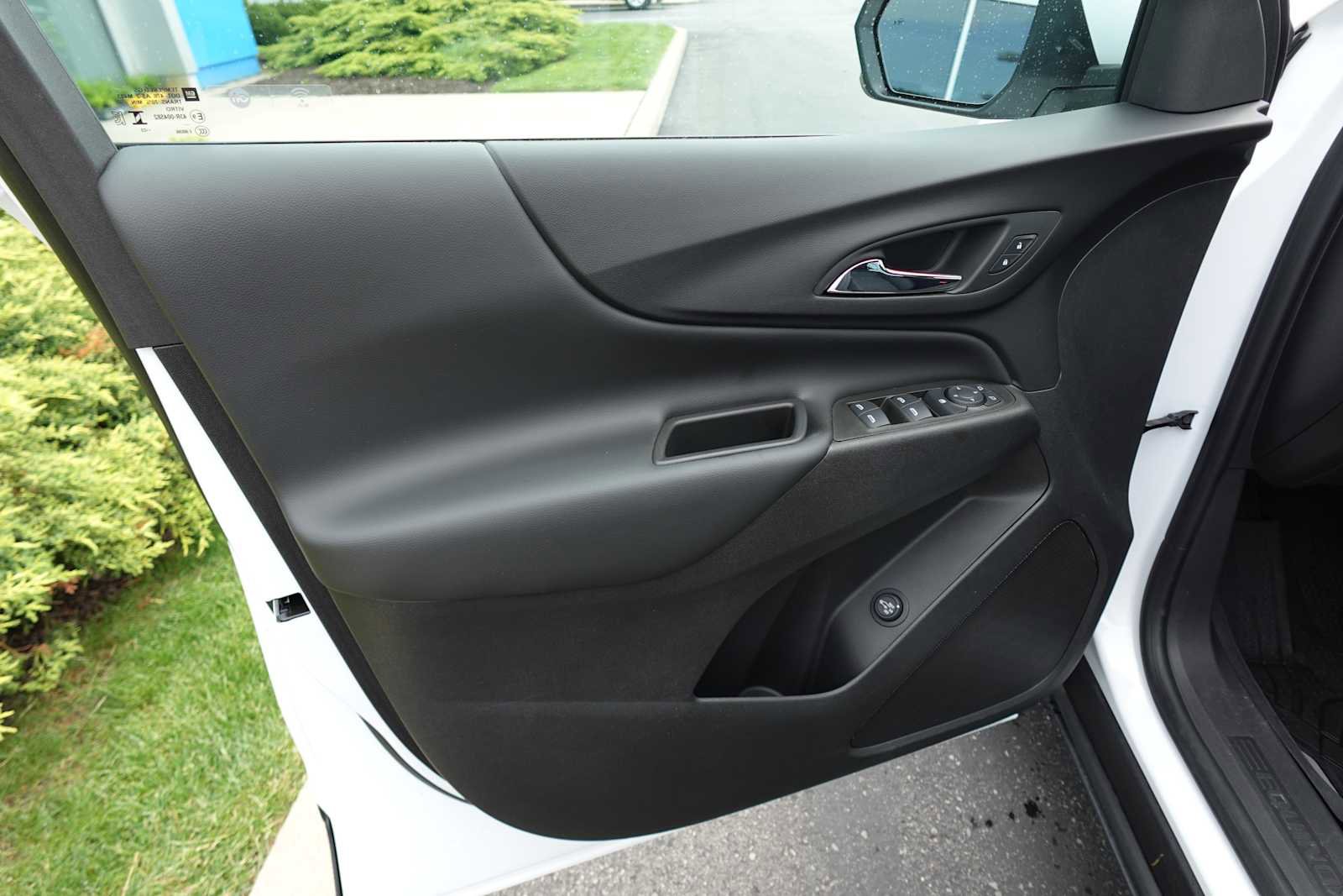 Used 2024 Chevrolet Equinox LT w/ LPO, Floor Liner Package AWD/4WD image 11