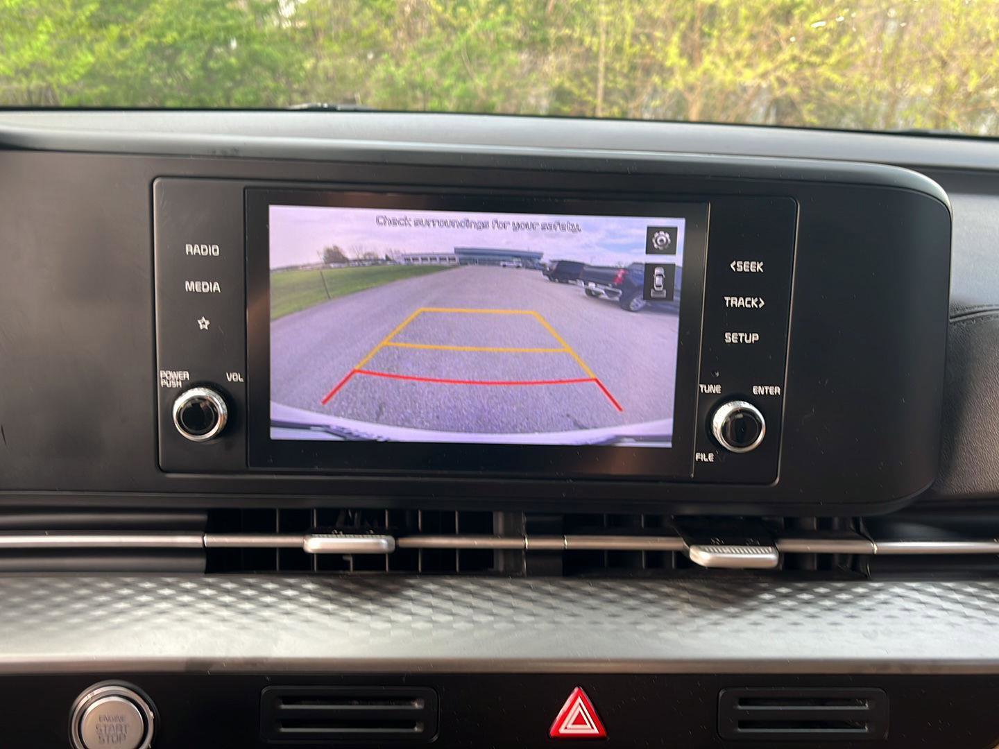 Used 2022 Kia Carnival LX FWD image 18