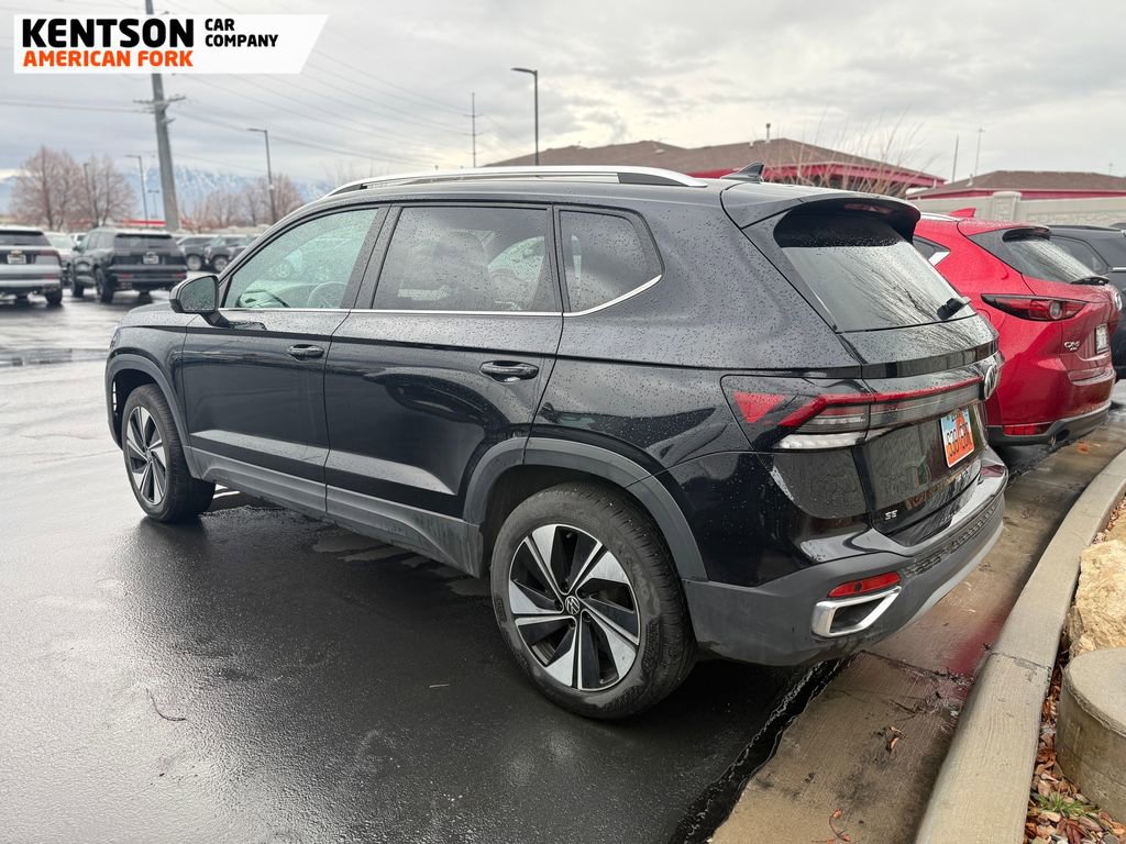 Used 2025 Volkswagen Taos SE image 2