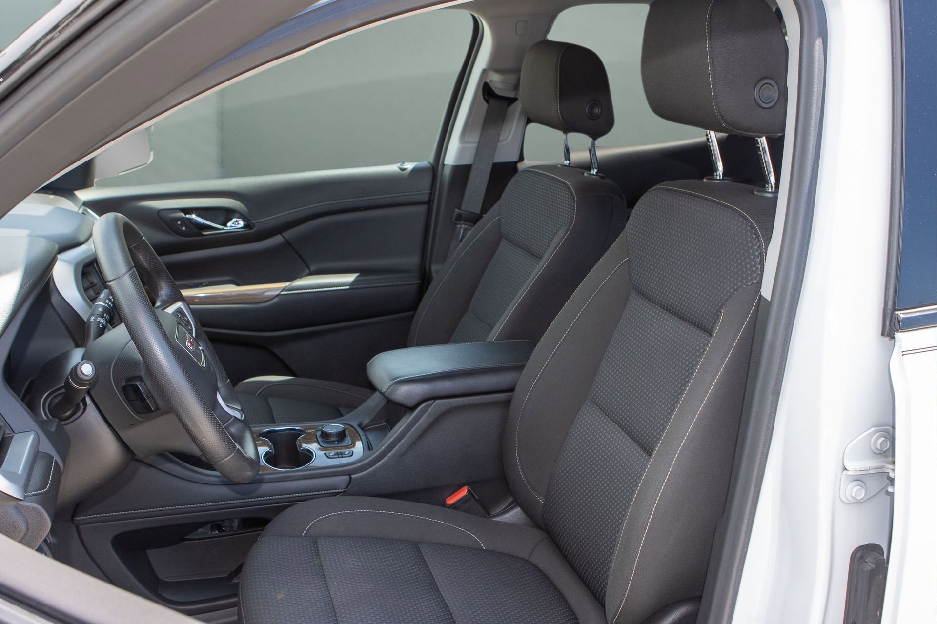 Used 2022 GMC Acadia SLE w/ Driver Convenience Package image 10