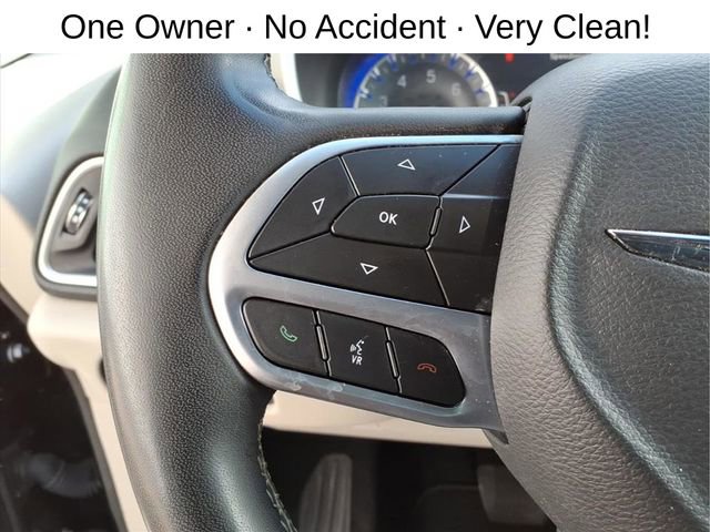 Used 2023 Chrysler Pacifica Touring-L FWD image 17