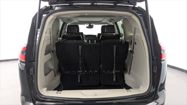 Used 2023 Chrysler Pacifica Limited FWD image 18