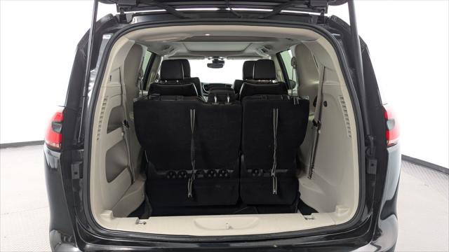 Used 2023 Chrysler Pacifica Limited FWD image 18