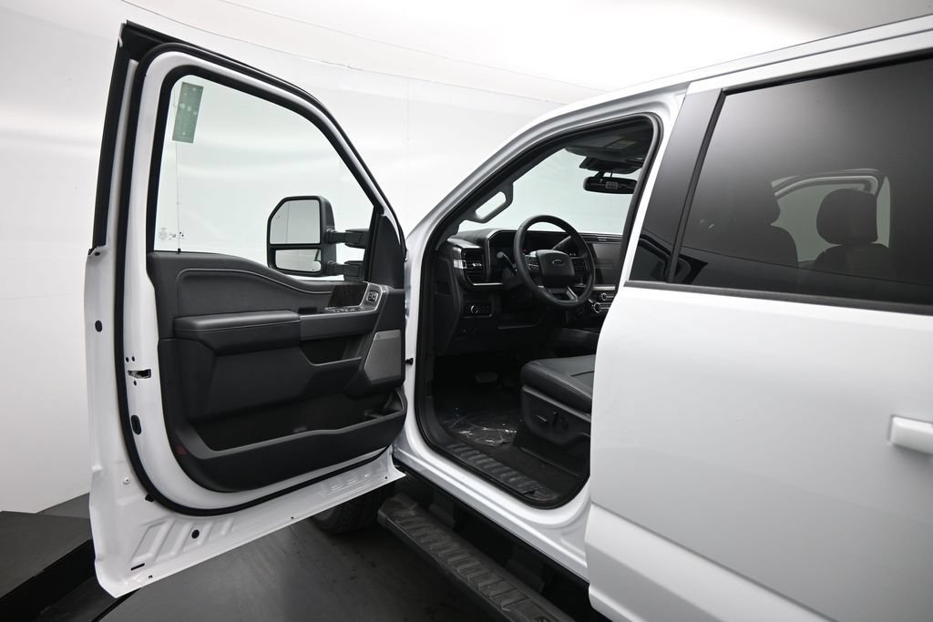 New 2026 Ford F250 Lariat w/ Black Appearance Package AWD/4WD image 8