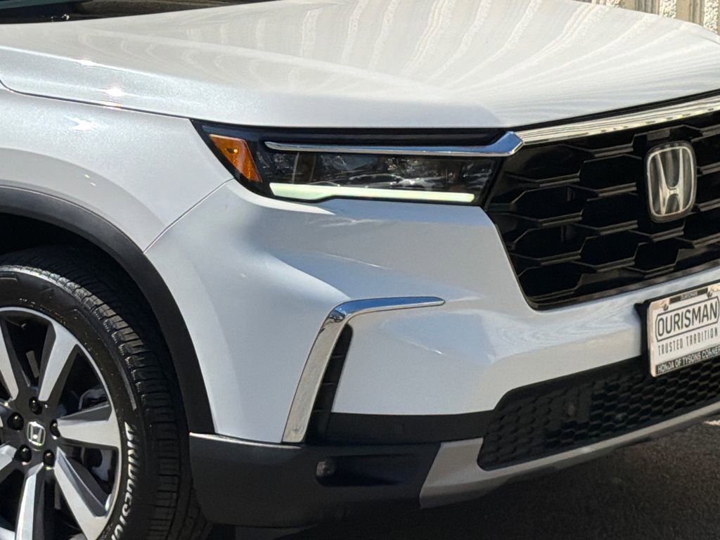 Certified 2025 Honda Pilot Touring image 5