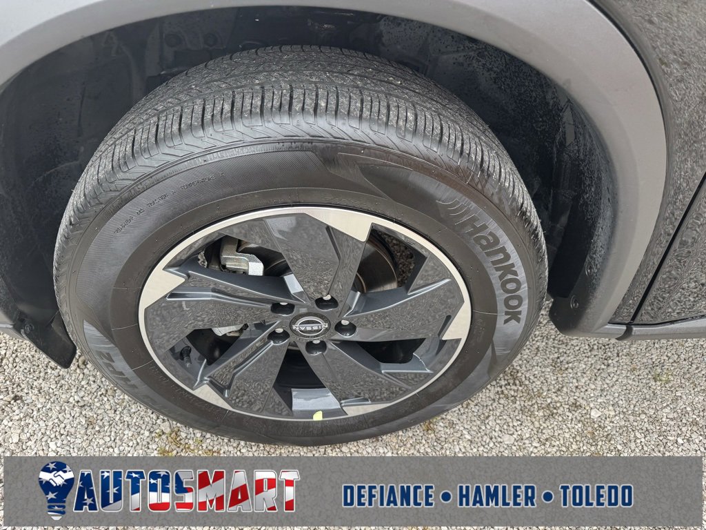 Used 2025 Nissan Rogue SV image 37