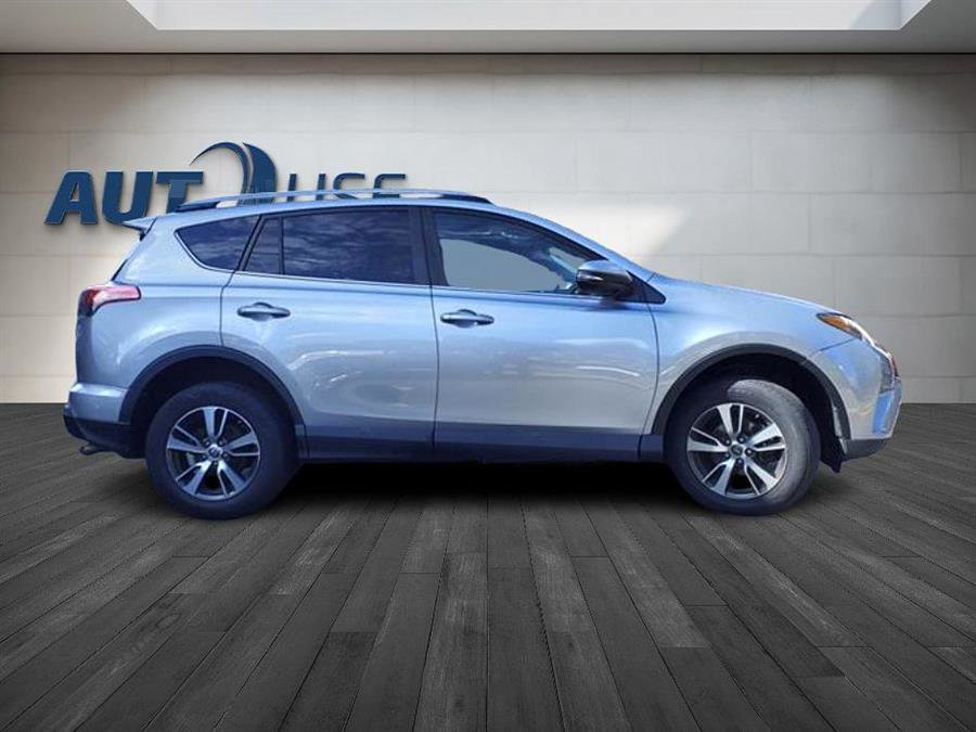 Used 2018 Toyota RAV4 XLE image 4