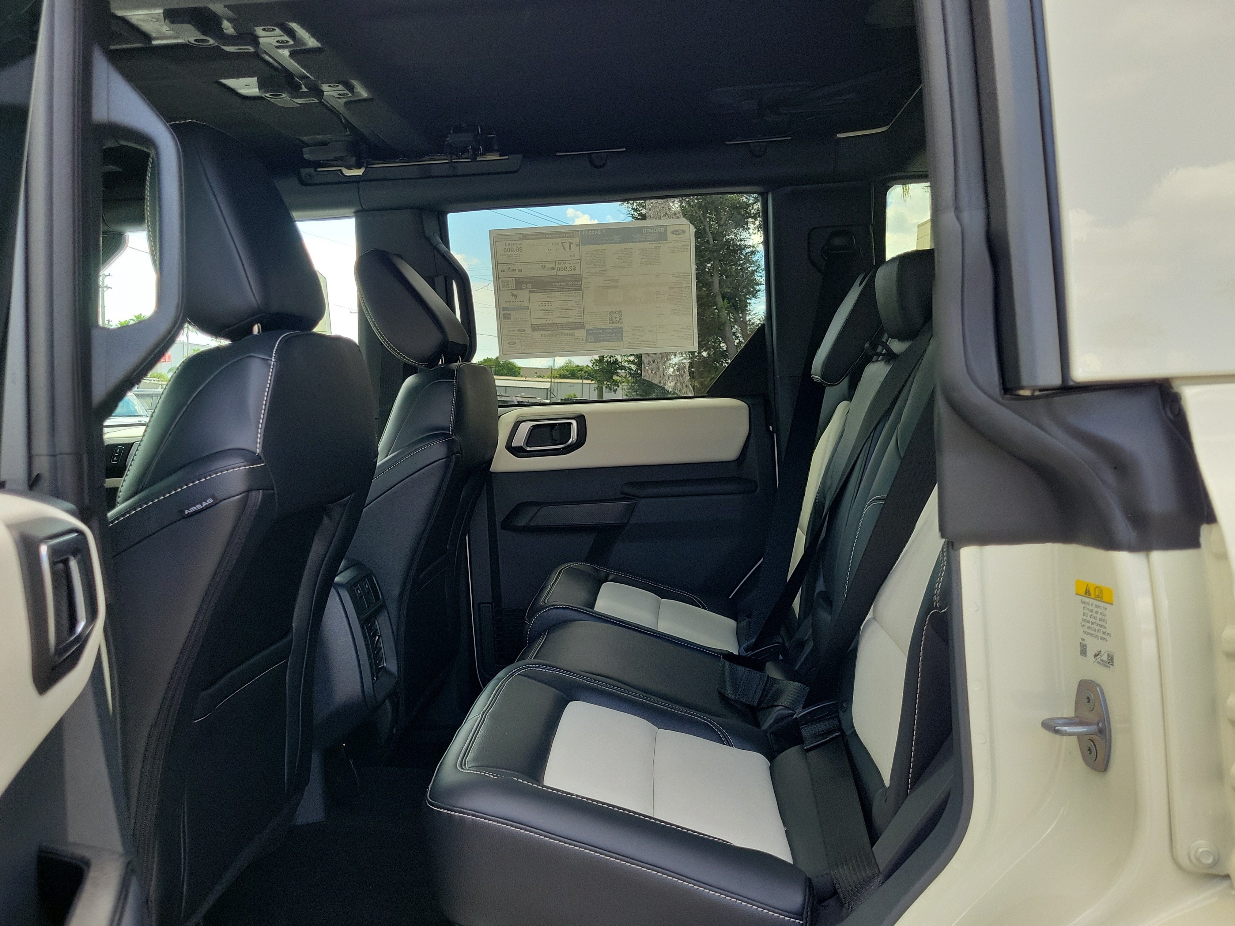New 2026 Ford Bronco Outer Banks w/ Sasquatch Package AWD/4WD image 11