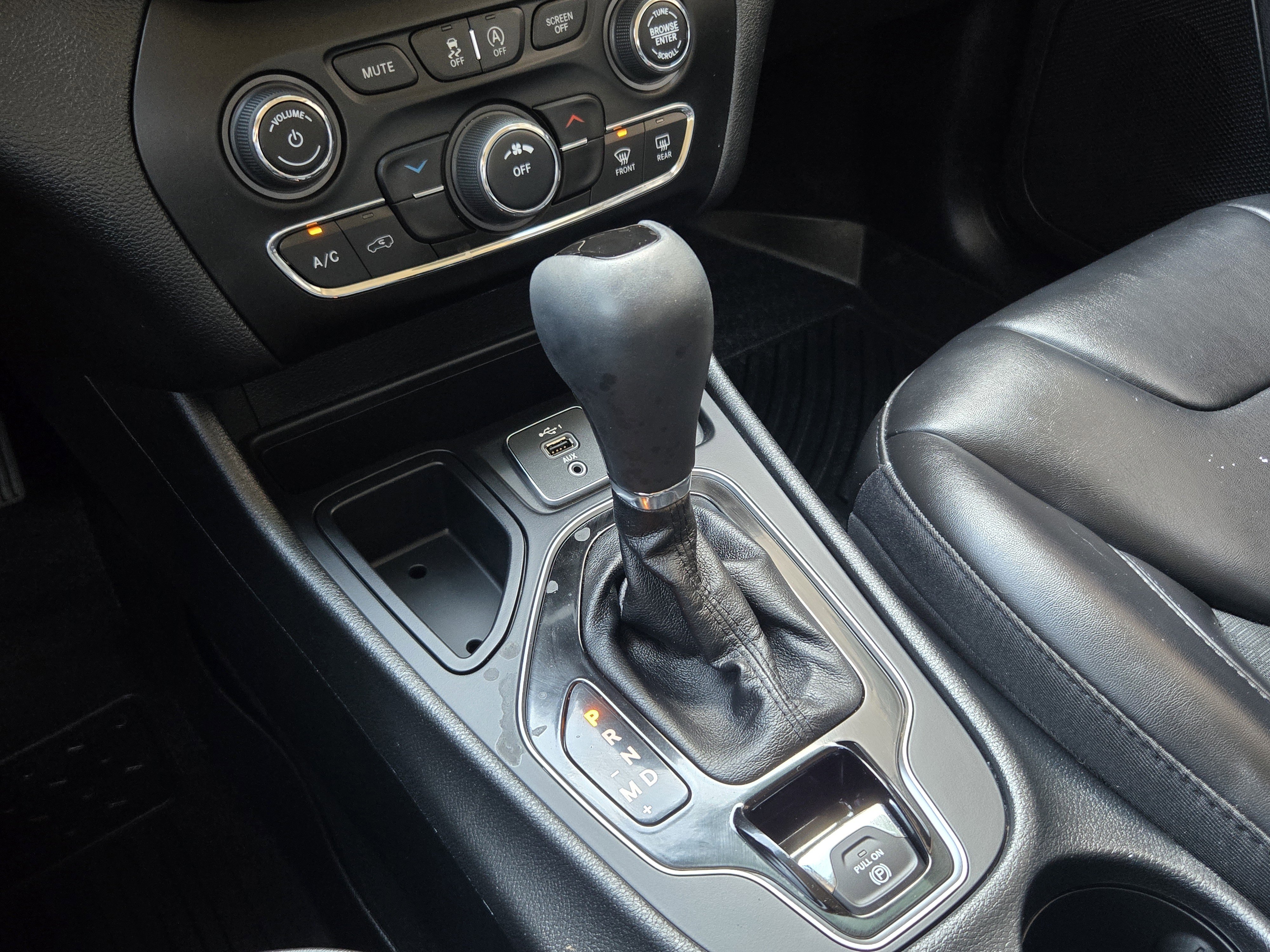 Used 2020 Jeep Cherokee Latitude Plus FWD image 15