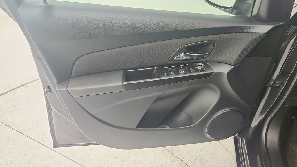 Used 2014 Chevrolet Cruze LT image 23