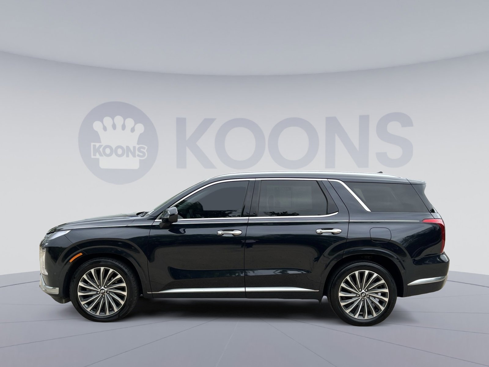 Used 2024 Hyundai Palisade Calligraphy FWD image 2