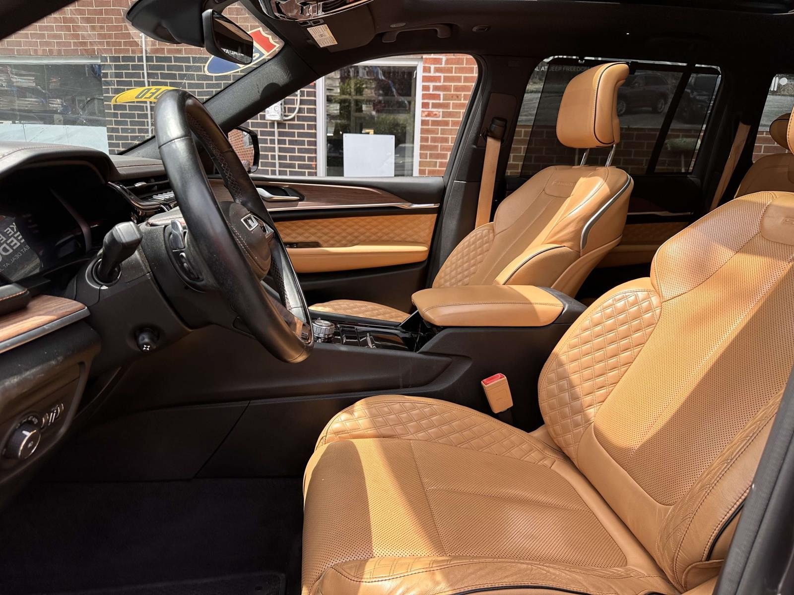 Used 2022 Jeep Grand Cherokee Summit w/ Luxury Tech Group V AWD/4WD image 15