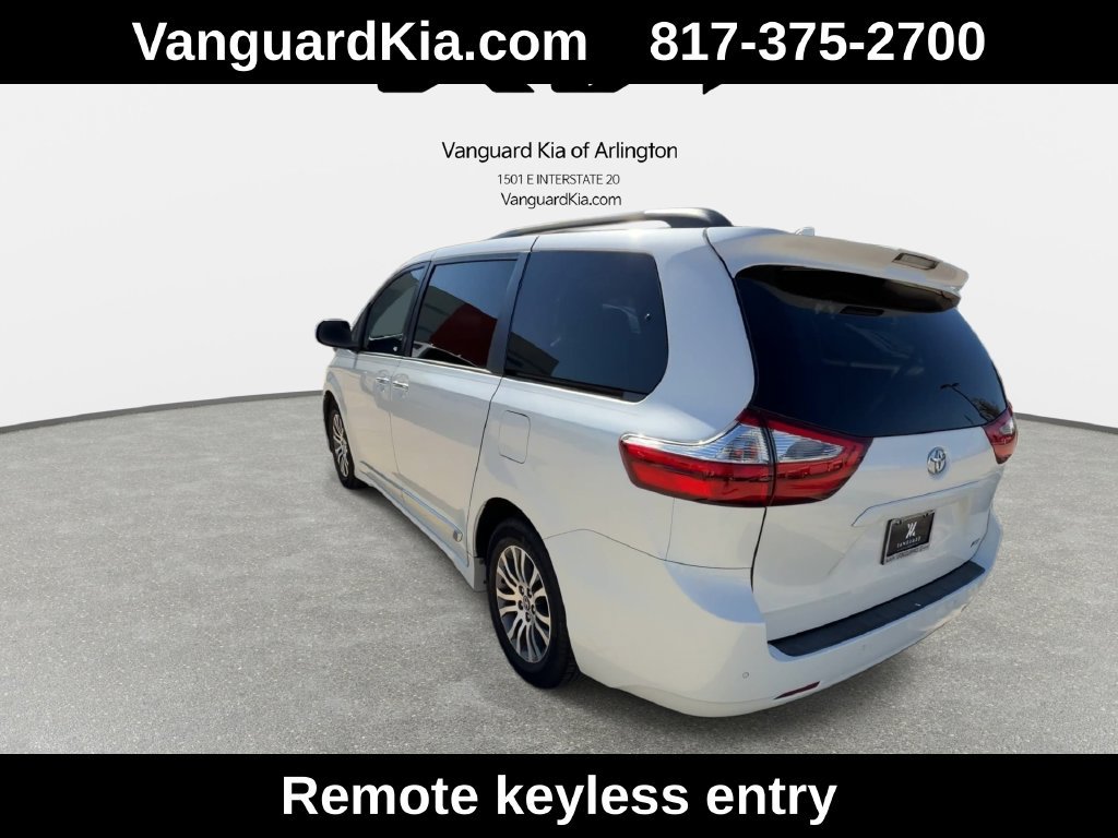 Used 2018 Toyota Sienna XLE Premium FWD image 7