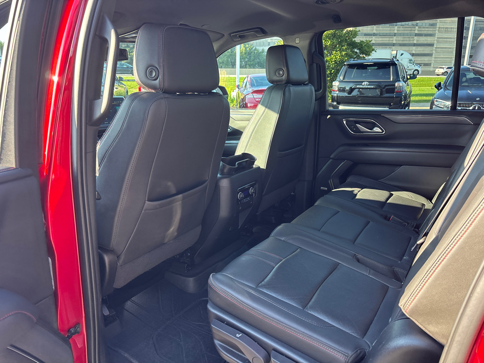Used 2022 Chevrolet Suburban RST w/ Luxury Package AWD/4WD image 25