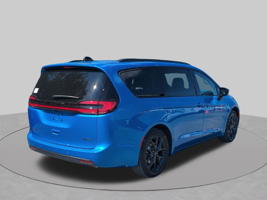 New 2027 Chrysler Pacifica Limited w/ Family Tech Group FWD image 5