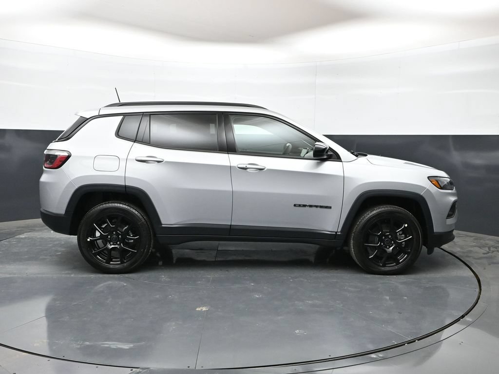 New 2026 Jeep Compass Latitude AWD/4WD image 30
