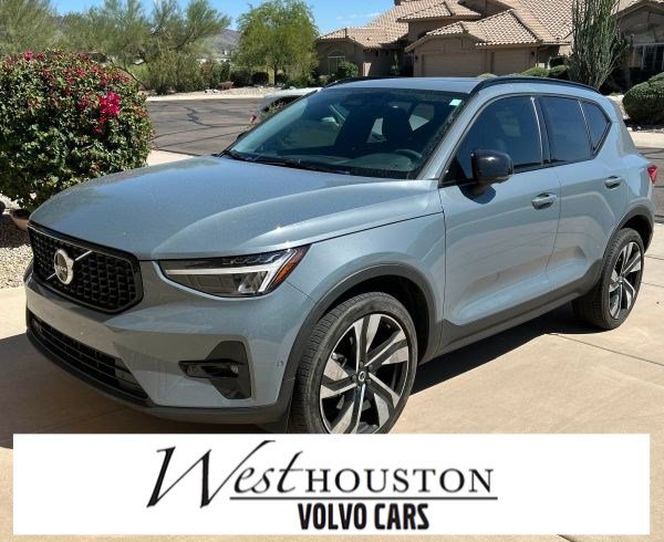 Used 2023 Volvo XC40 B5 Plus w/ Driver Assist Package AWD/4WD image 1
