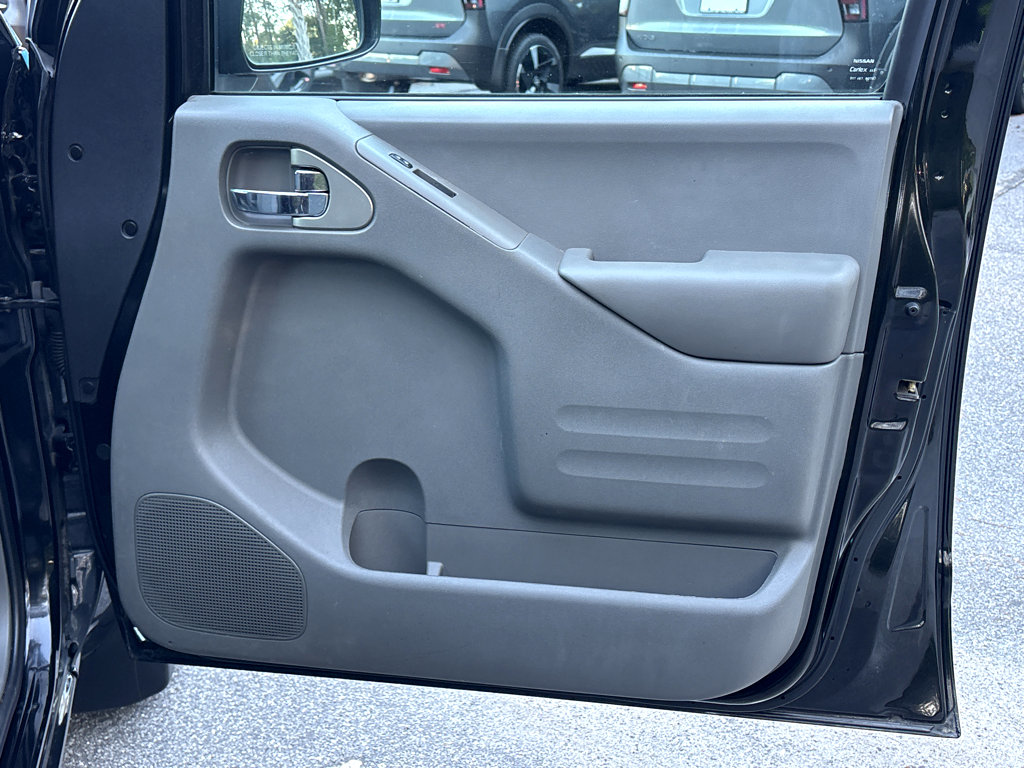 Used 2020 Nissan Frontier SV image 12