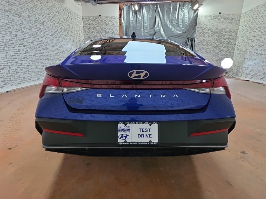 Used 2025 Hyundai Elantra SE image 5