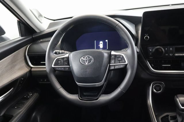 Certified 2024 Toyota Grand Highlander AWD image 16