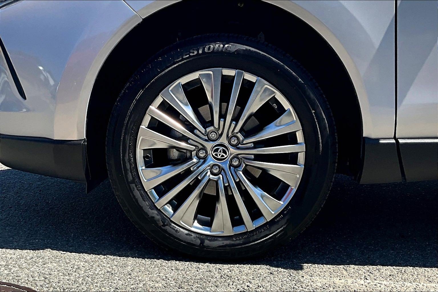 Used 2024 Toyota Venza Limited AWD/4WD image 8