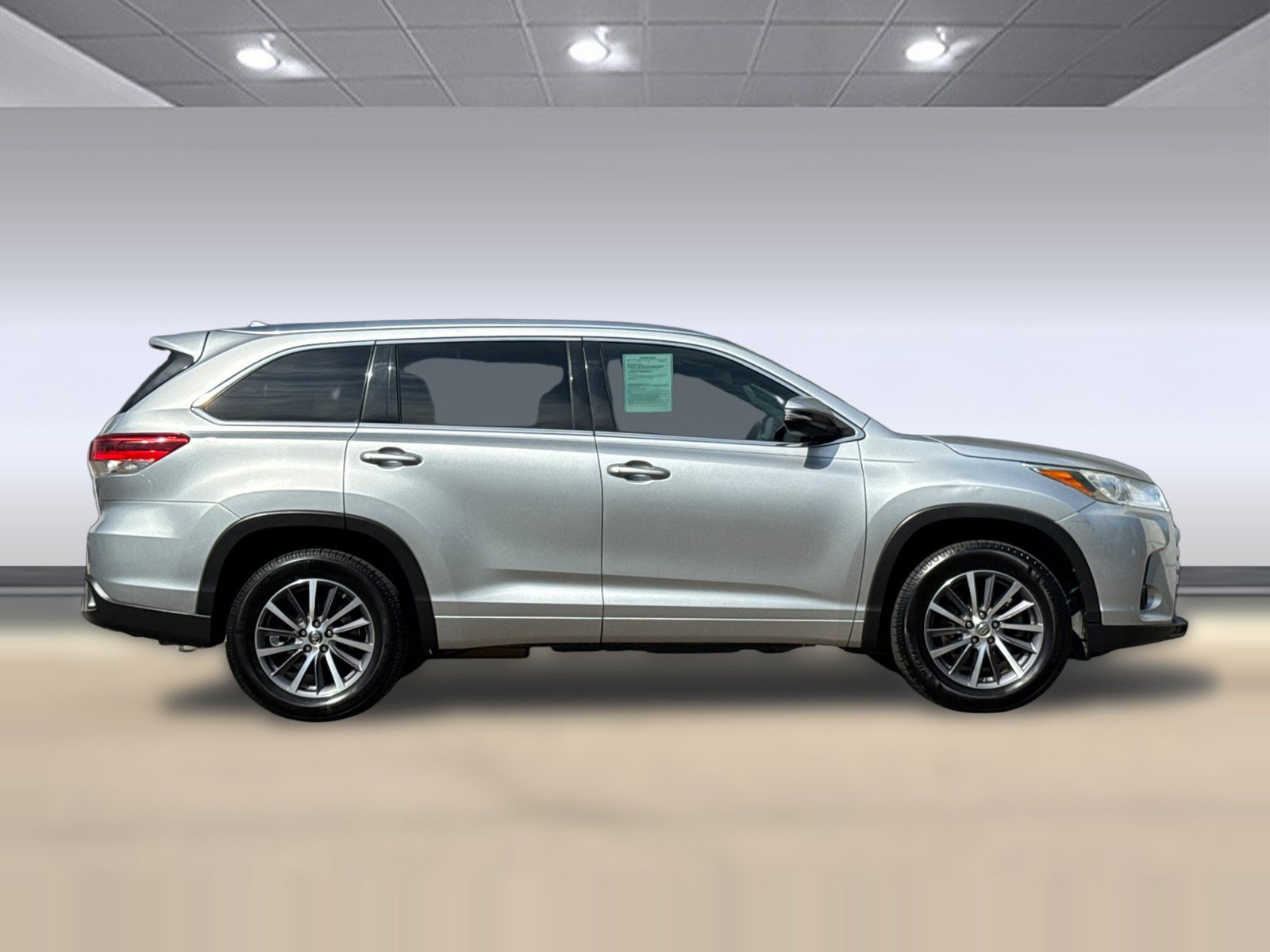 Used 2018 Toyota Highlander XLE FWD image 8