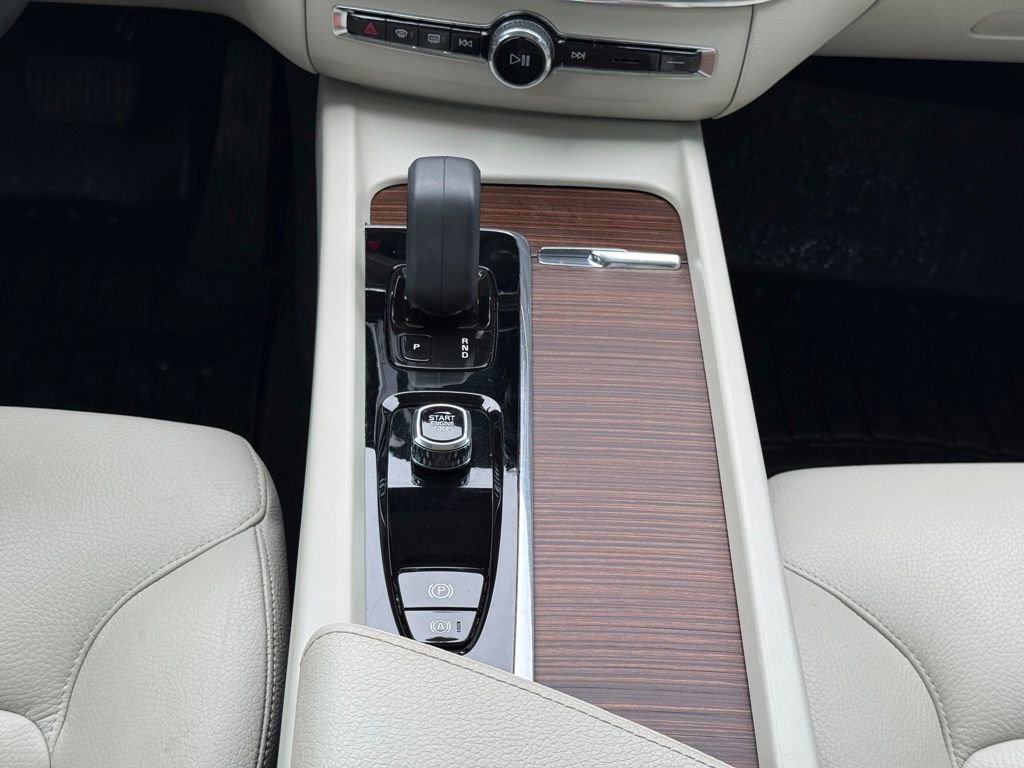 Used 2022 Volvo XC60 B5 Momentum w/ Advanced Package image 13