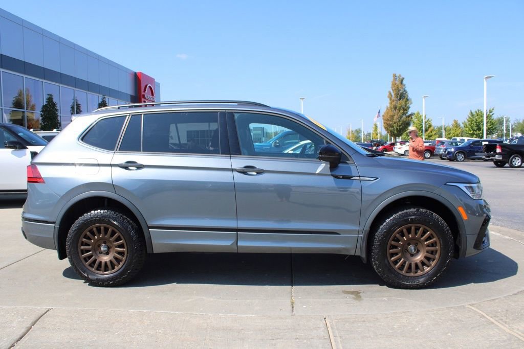 Used 2022 Volkswagen Tiguan SE R-Line image 6