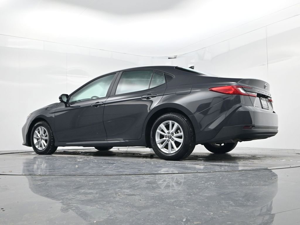 Used 2025 Toyota Camry LE image 35