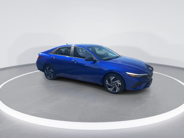 Certified 2025 Hyundai Elantra SEL FWD image 2