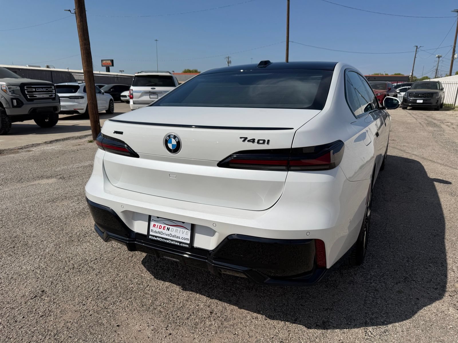 Used 2023 BMW 740i w/ Executive Package RWD image 6