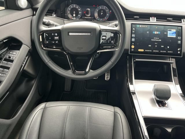 Used 2025 Land Rover Range Rover Evoque Dynamic SE AWD/4WD image 13