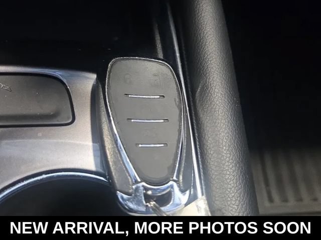Used 2017 Chevrolet Malibu LT FWD image 10