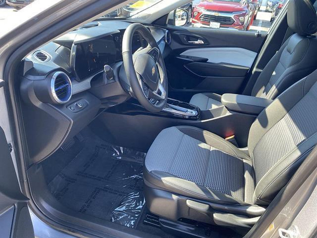 Certified 2024 Chevrolet Trax LT w/ Sunroof Package FWD image 50
