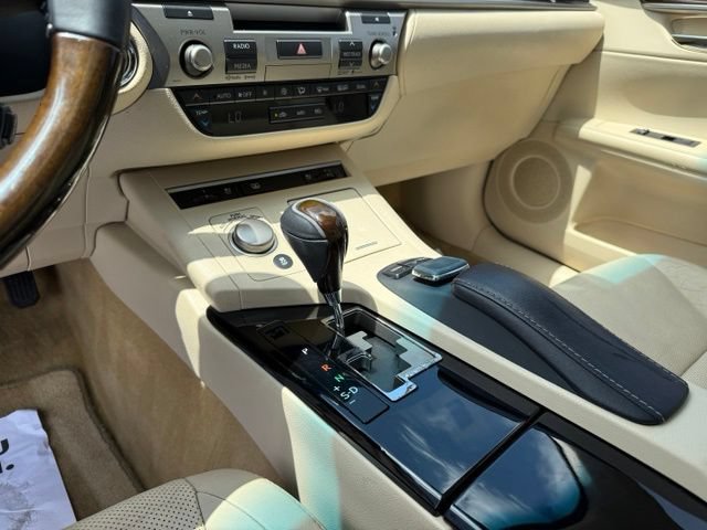 Used 2015 Lexus ES 350 w/ Luxury Package FWD image 23