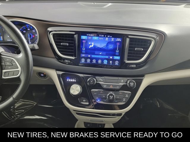 Used 2017 Chrysler Pacifica Touring-L FWD image 21