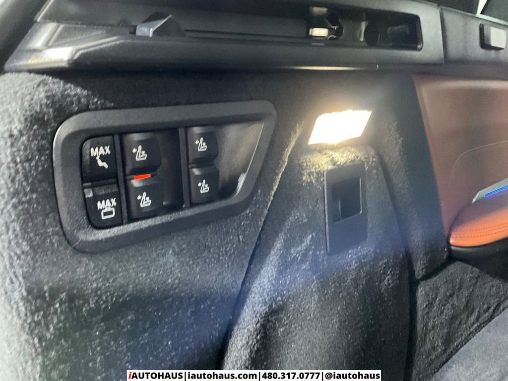 Used 2022 BMW X7 M50i image 17