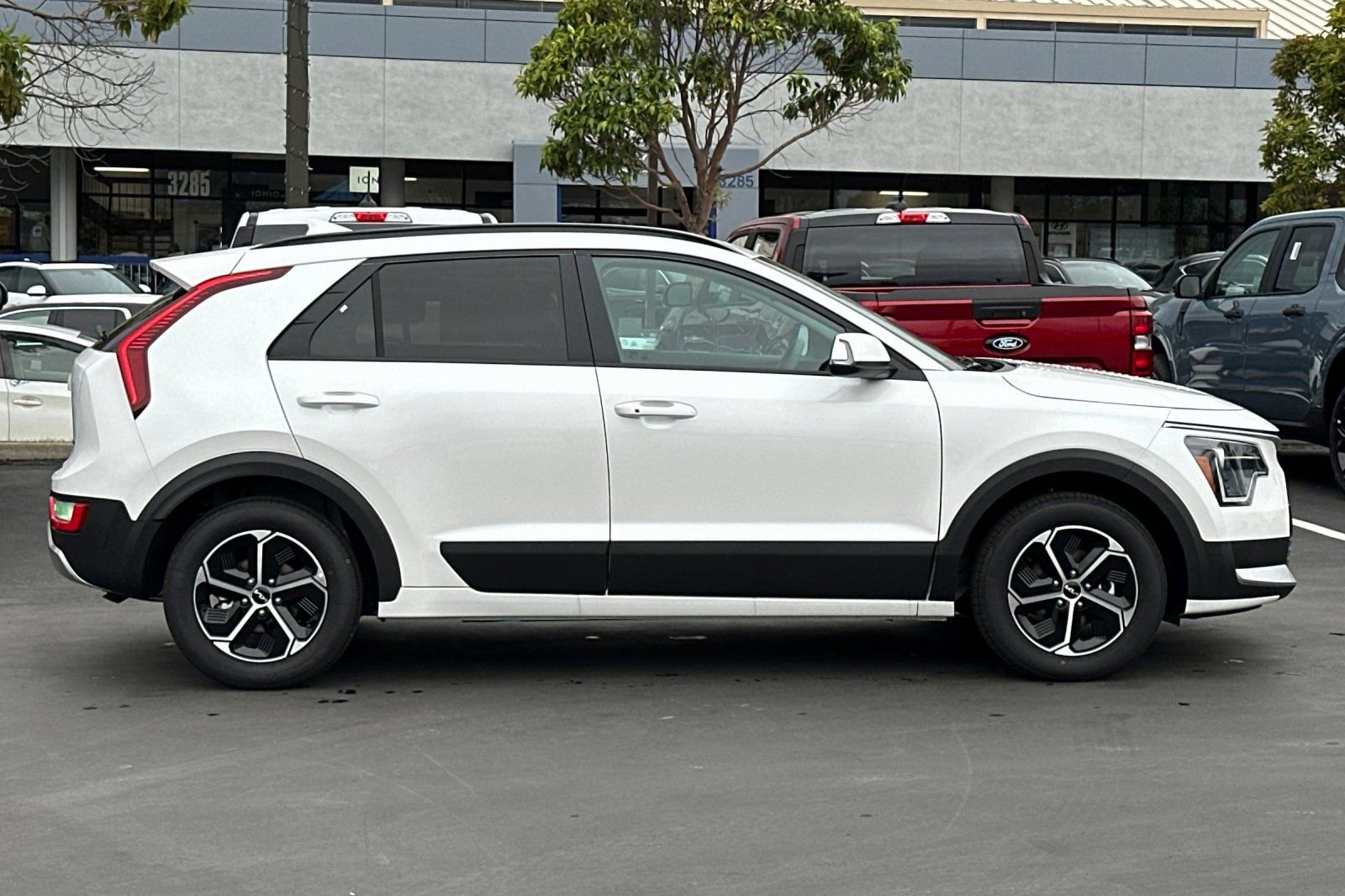 New 2026 Kia Niro EX image 3