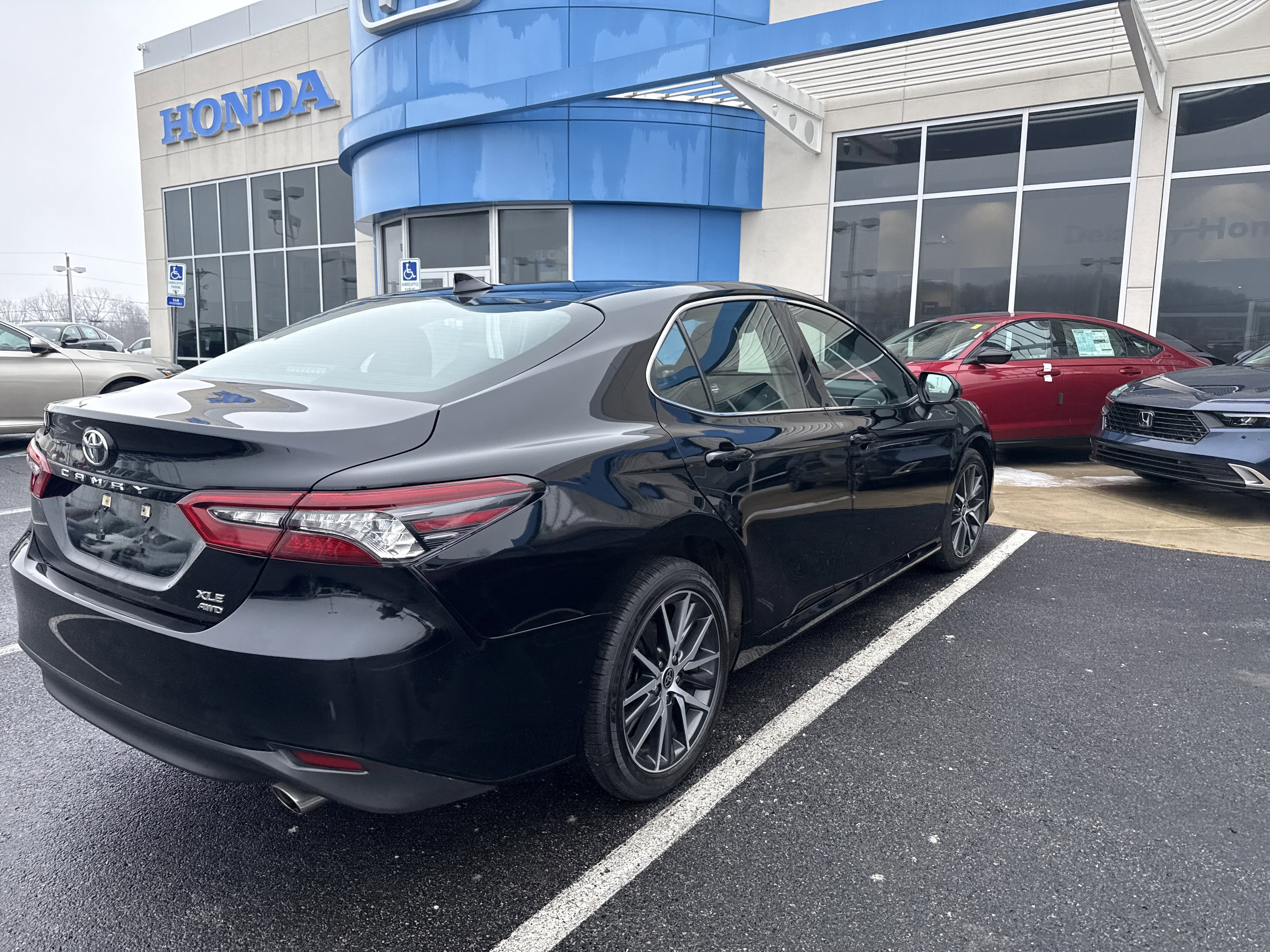 Used 2023 Toyota Camry XLE image 3