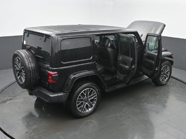Used 2023 Jeep Wrangler Unlimited Sahara w/ Cold Weather Group AWD/4WD image 65