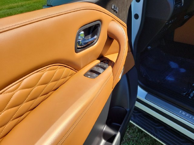 Used 2023 INFINITI QX80 Sensory w/ Cargo Package AWD/4WD image 18